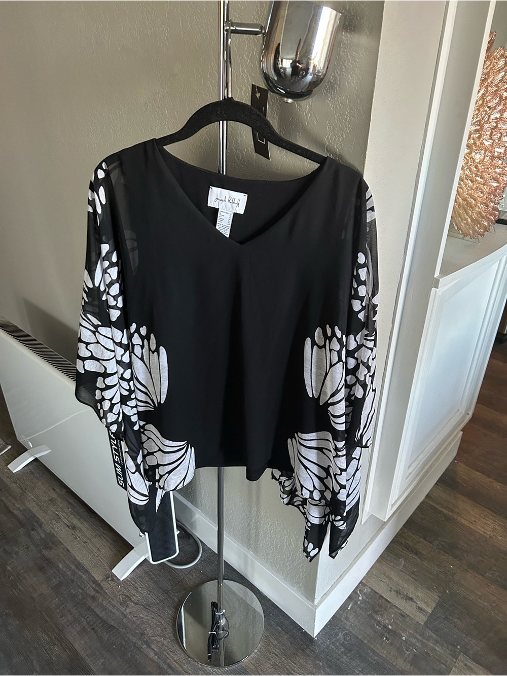 Joseph Ribkoff Black and White Floral Kimono-Sleeve Top